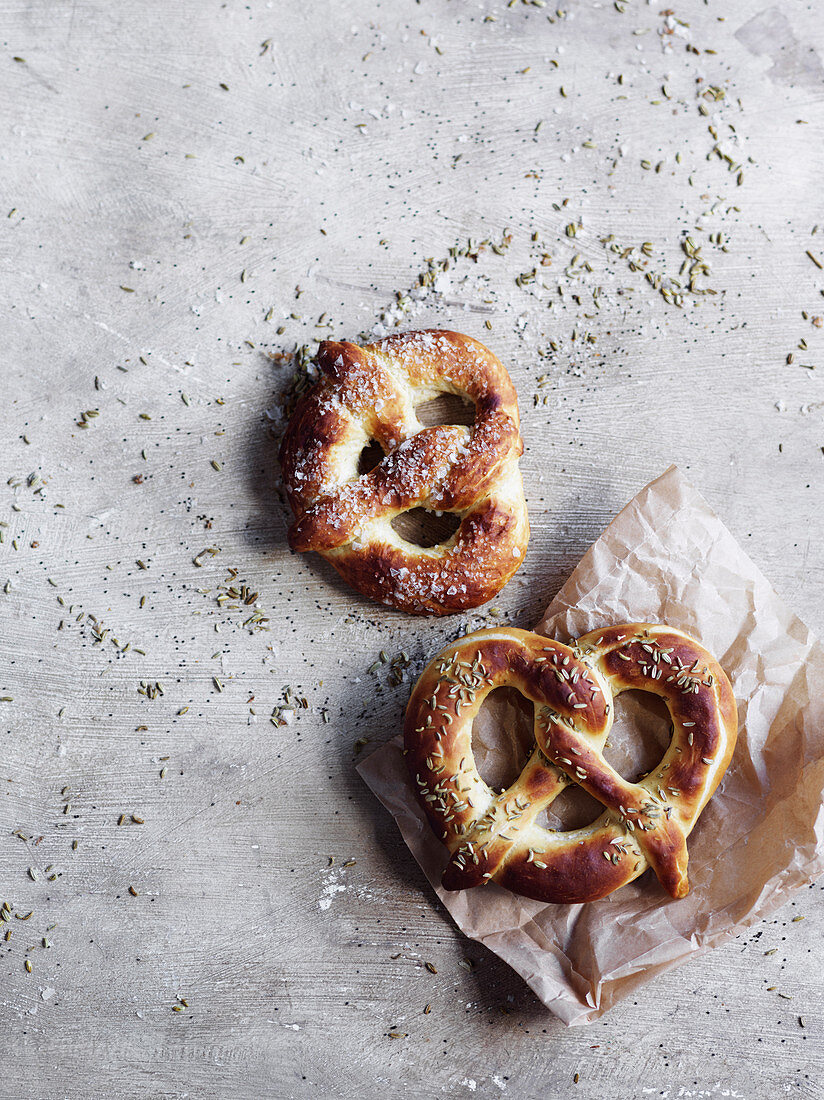 Pretzels with salt and fennel