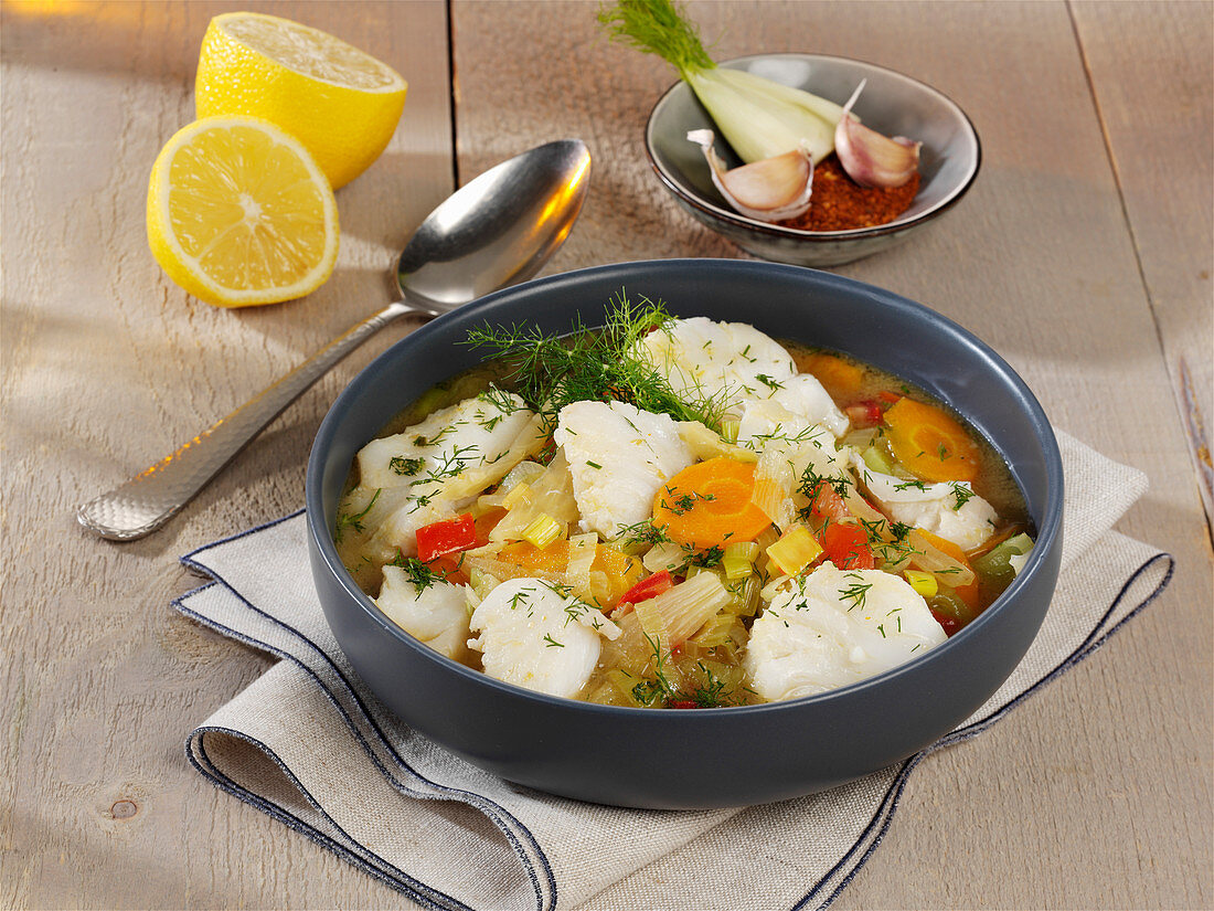 Fish stew with vegetables and vermouth