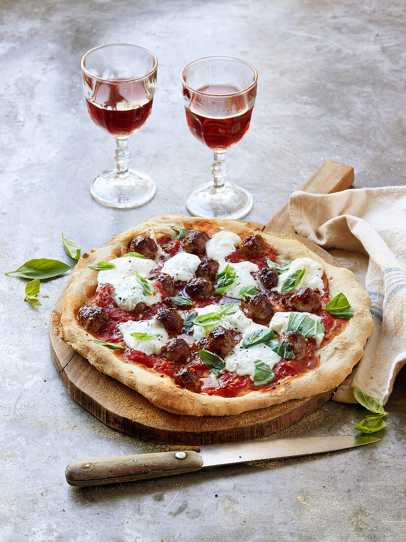 No-knead pizza with fennel, Italian sausage and burrata