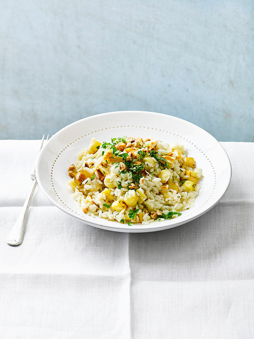 Risotto mit Pastinaken, Rosmarin und Haselnüssen