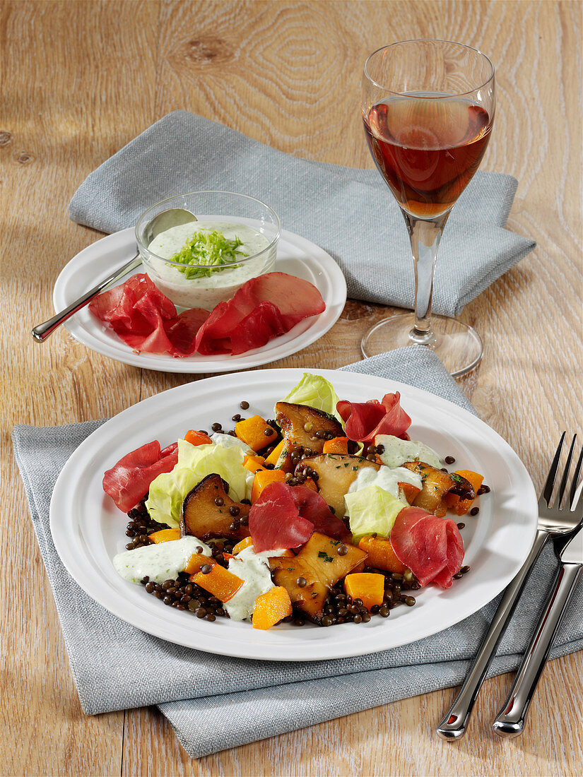Pilz-Linsen-Cocktail mit Kürbis und Salatdressing