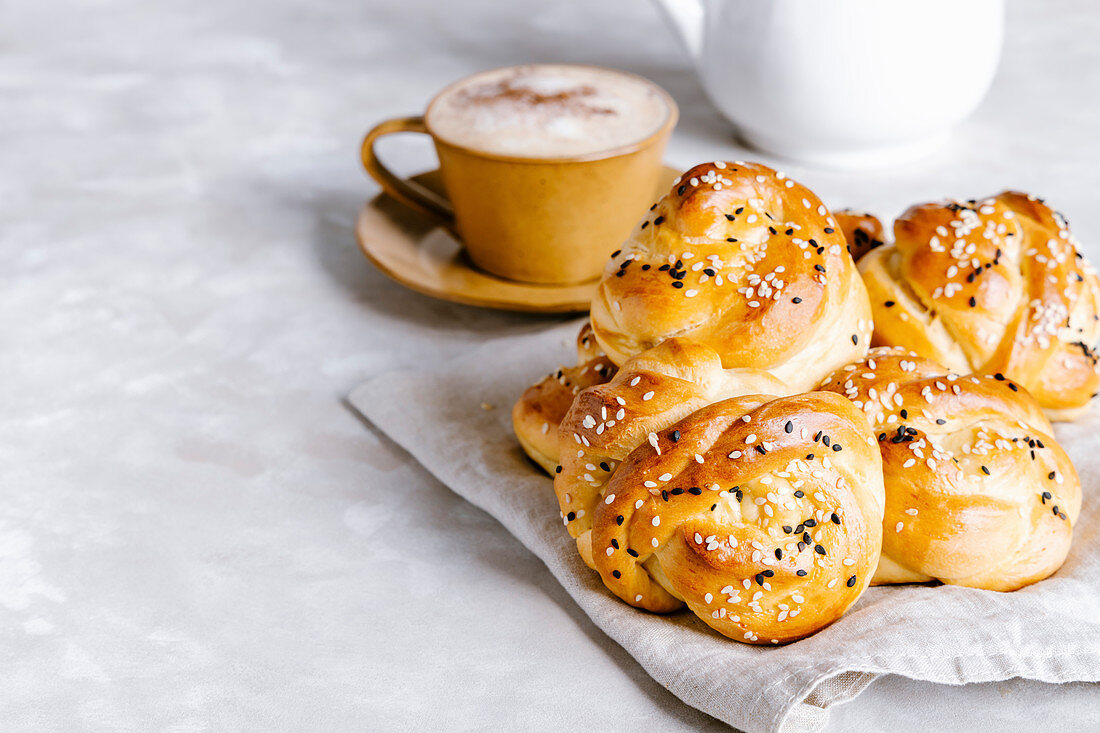 Yeast knot buns for breakfast