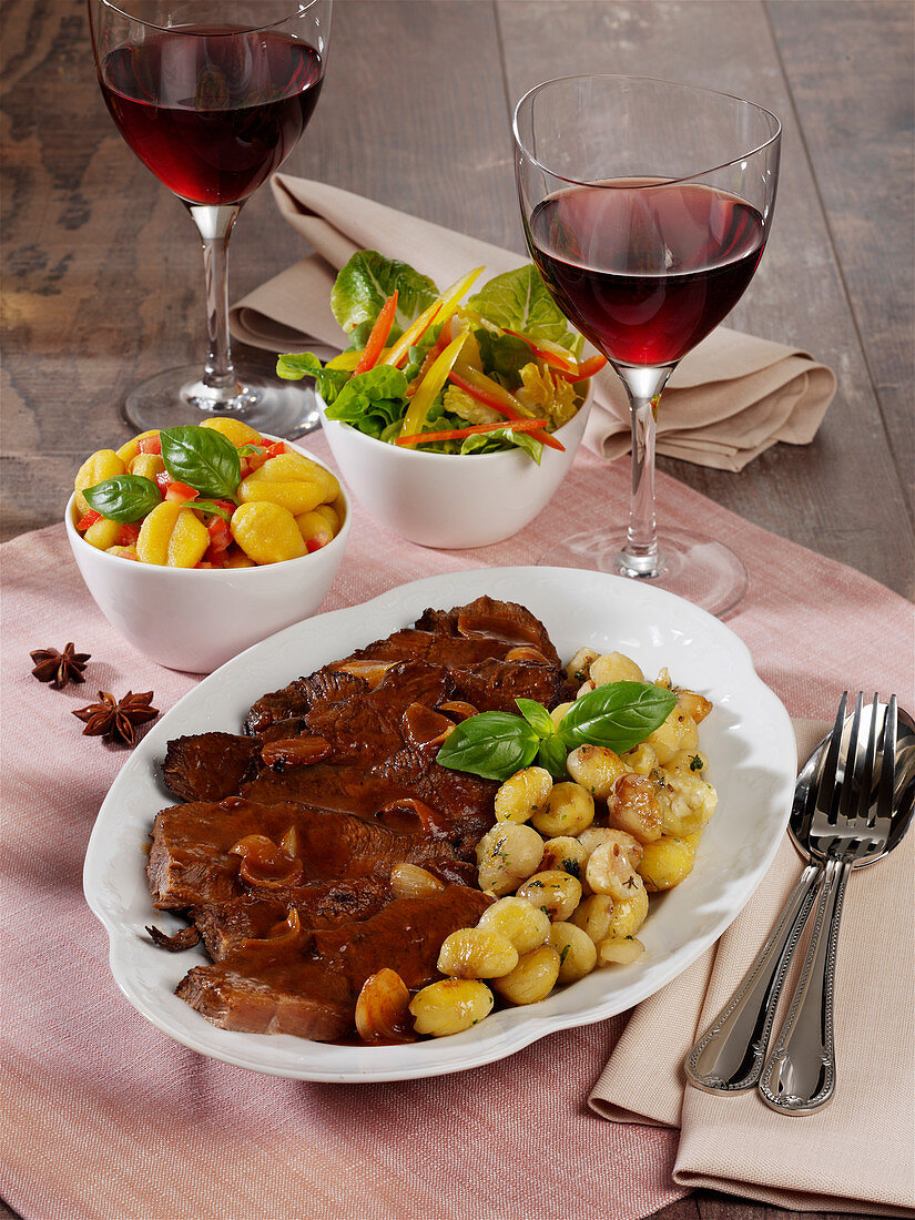 Roast beef in Vin Santo with fried gnocchi