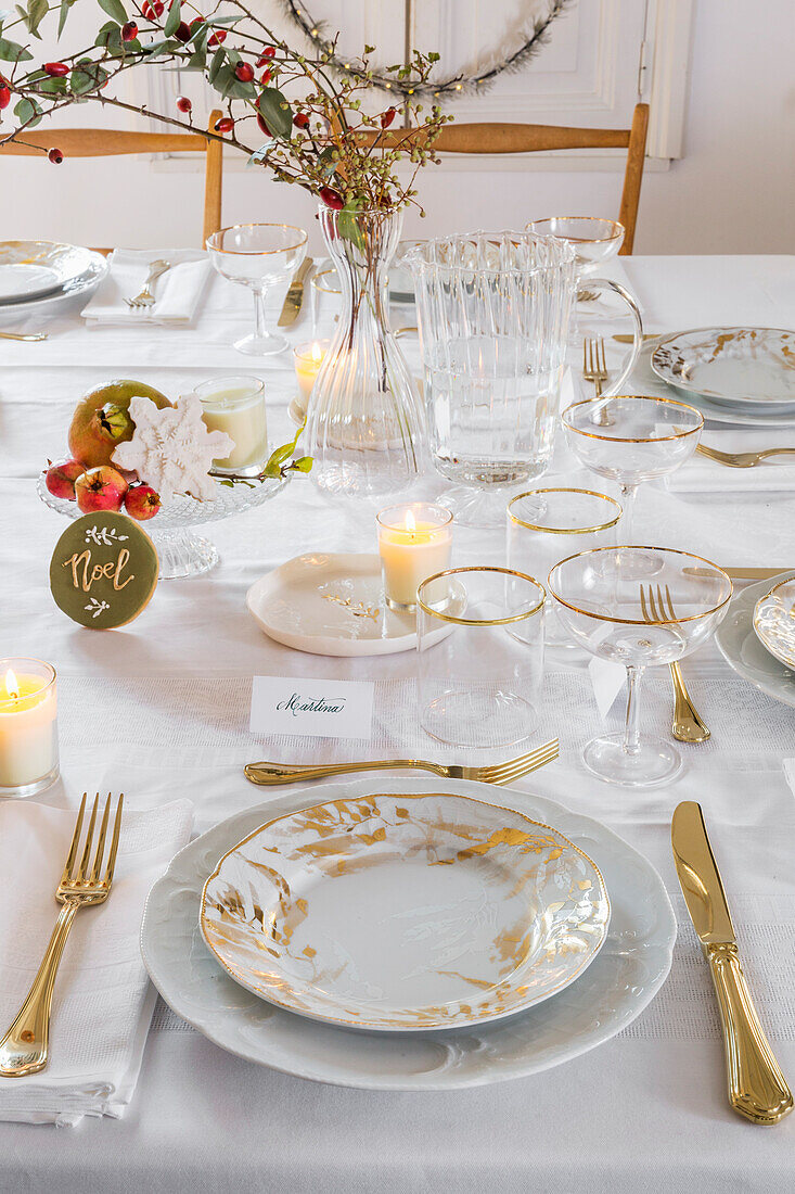 White Christmas table setting