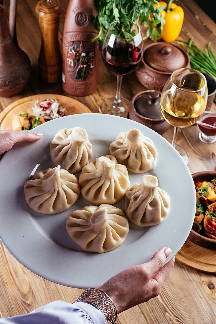 Chinkali (Georgische Knödel) mit Fleischfüllung