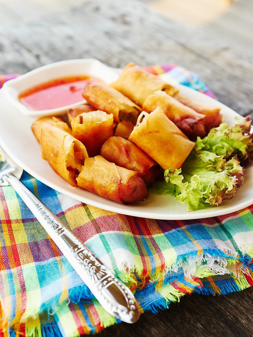 Spring rolls filled with glass noodles and vegetables