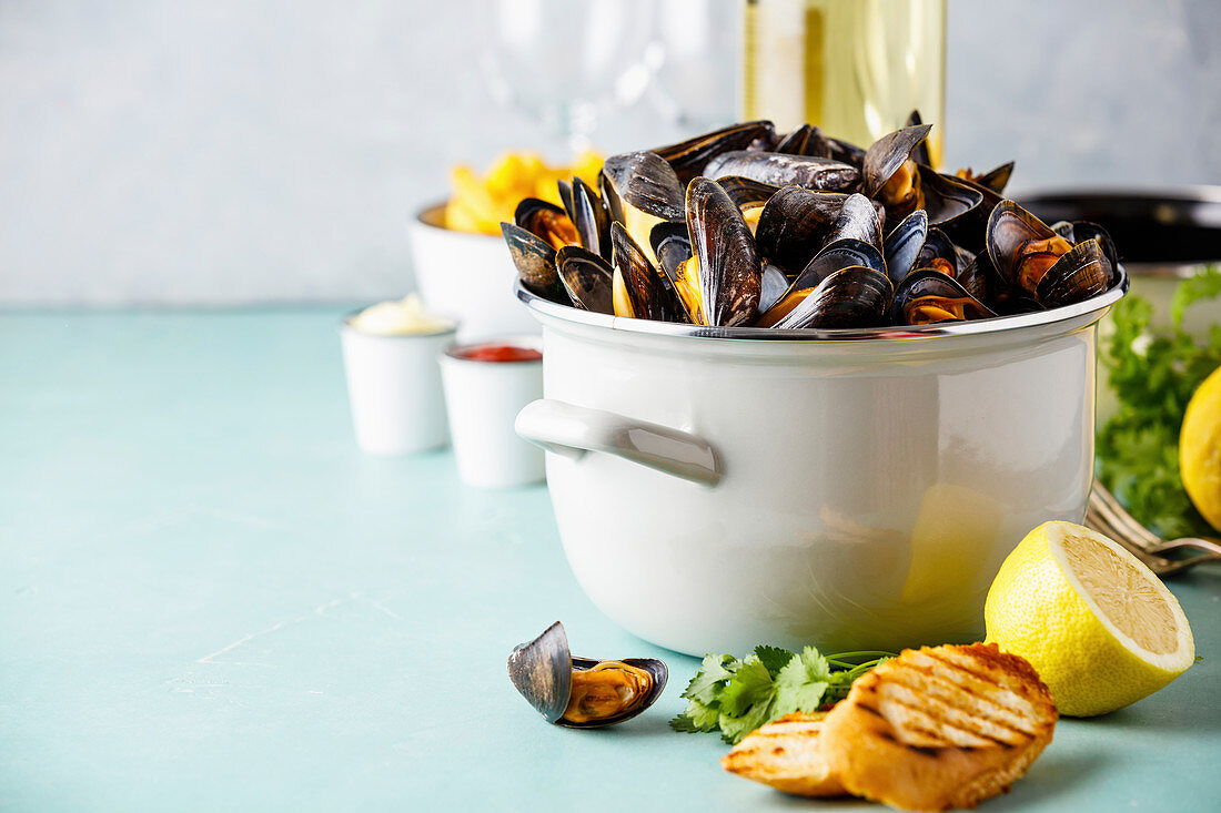 Belgian mussels in white wine with lemon, herbs and french fries