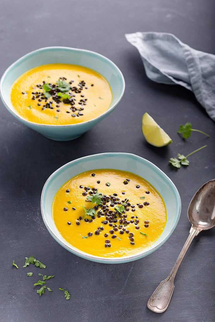 Turmeric and coconut soup with lentils