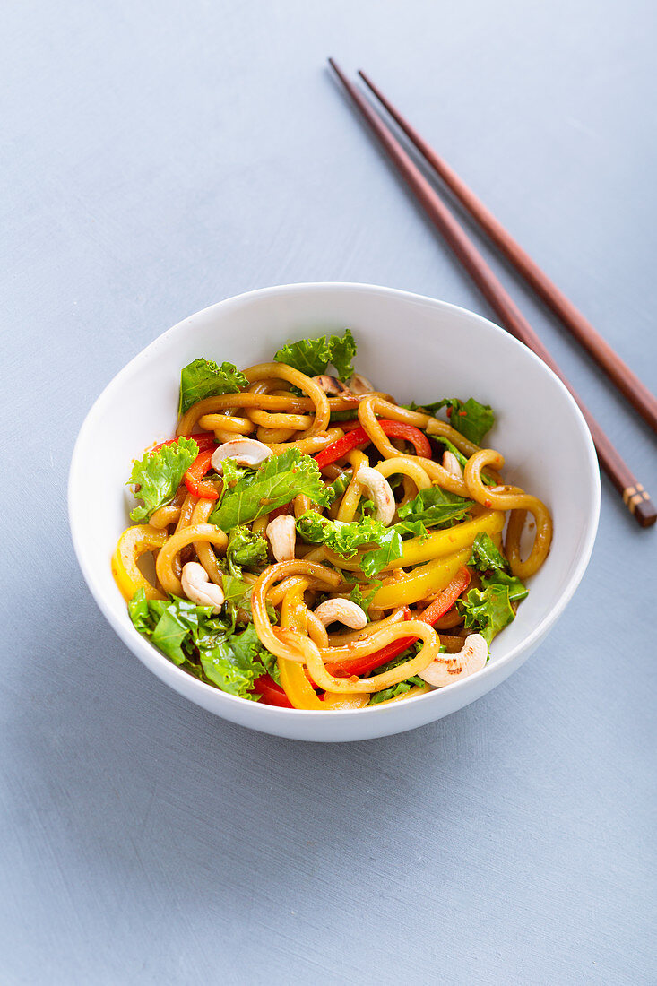 Fried udon noodles with kale and turmeric