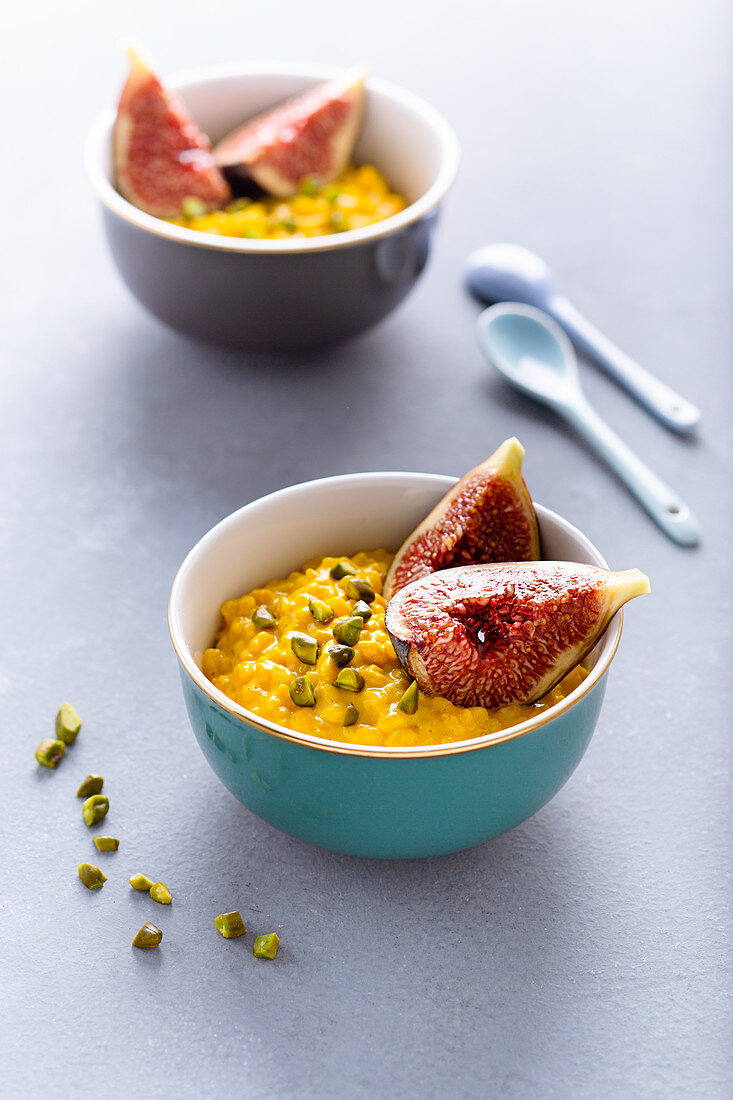 Turmeric rice pudding with cardamom and fresh figs