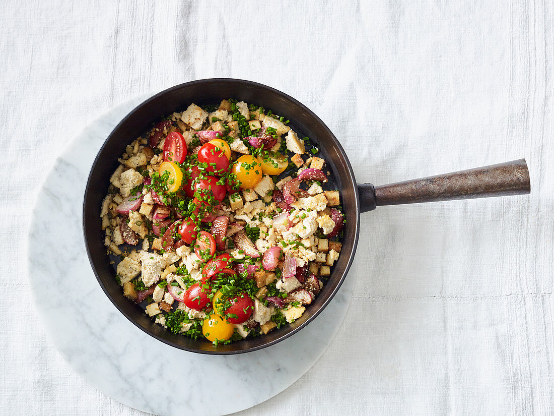 Scrambled egg with braised radishes