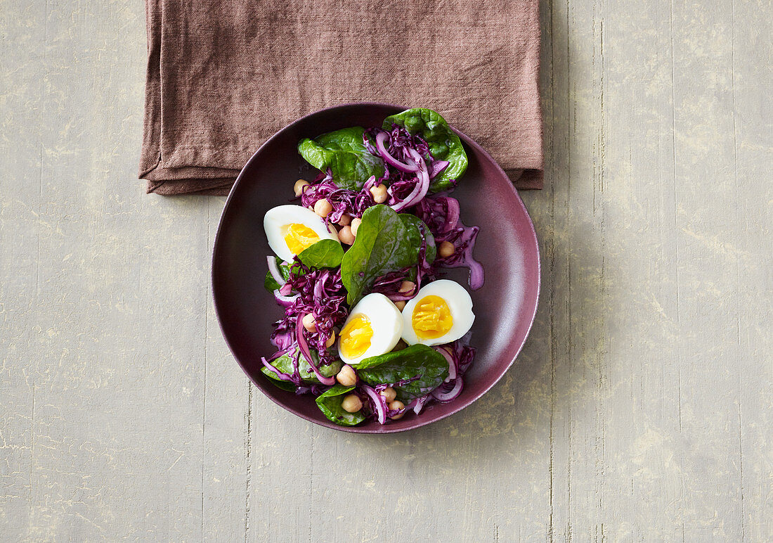 Red cabbage and chickpea salad with egg