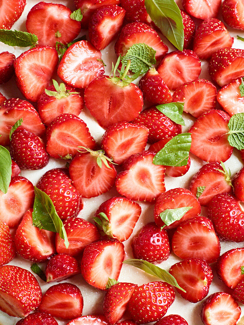 Frische Erdbeeren auf Frischkäse