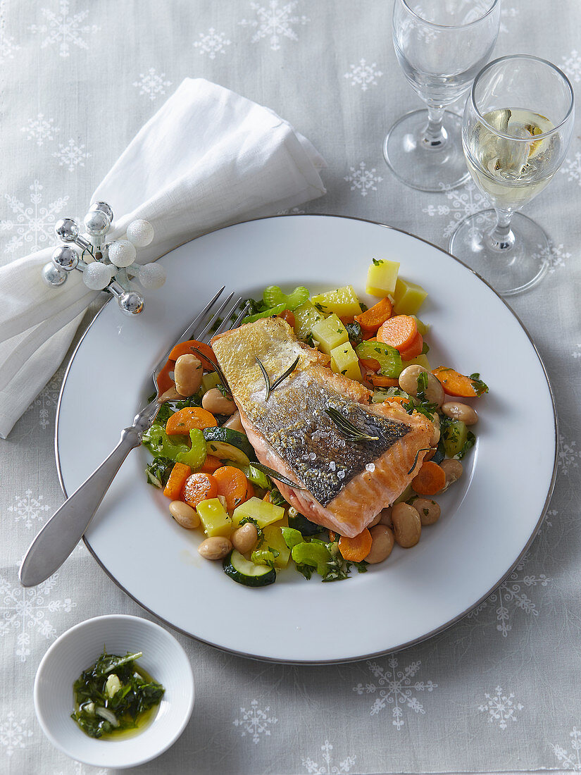Salmon filet with vegetable ragout and basil
