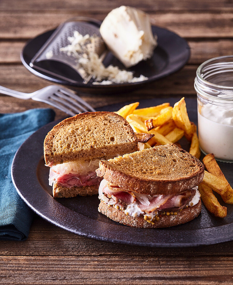 Sandwich with roastbeef and horseradish mayonnaise