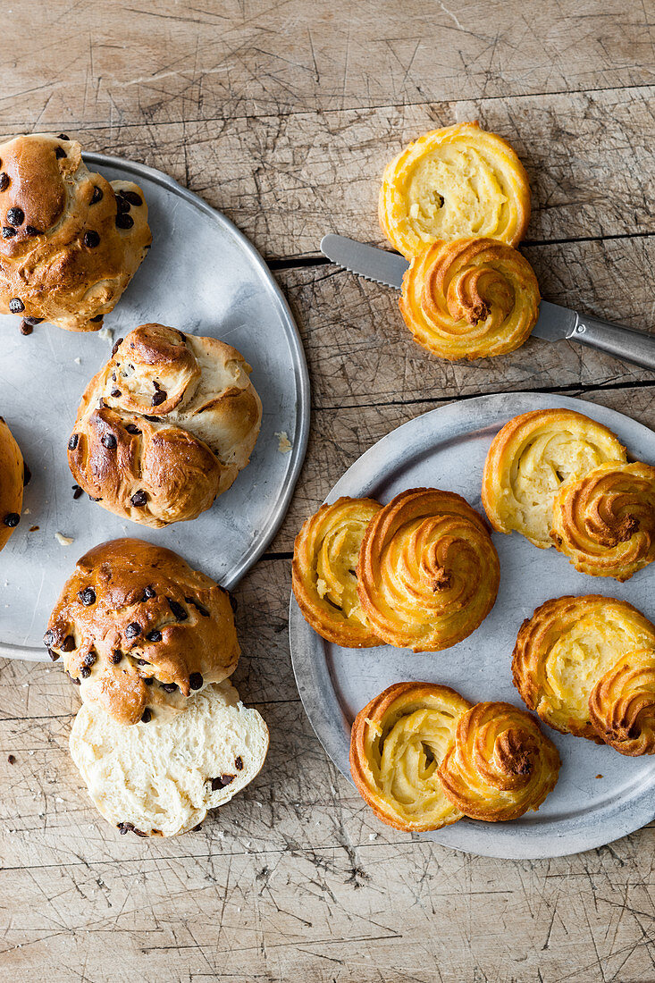 Chocolate and cream puff buns