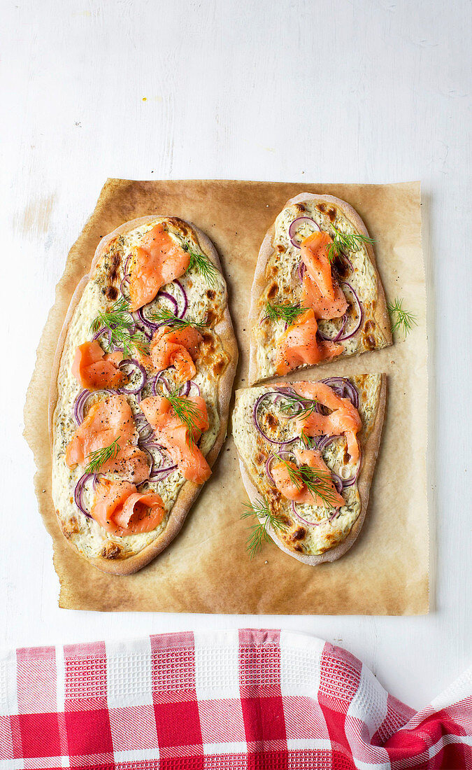 Smoked salmon tarte flambée with red onions, sour cream and dill