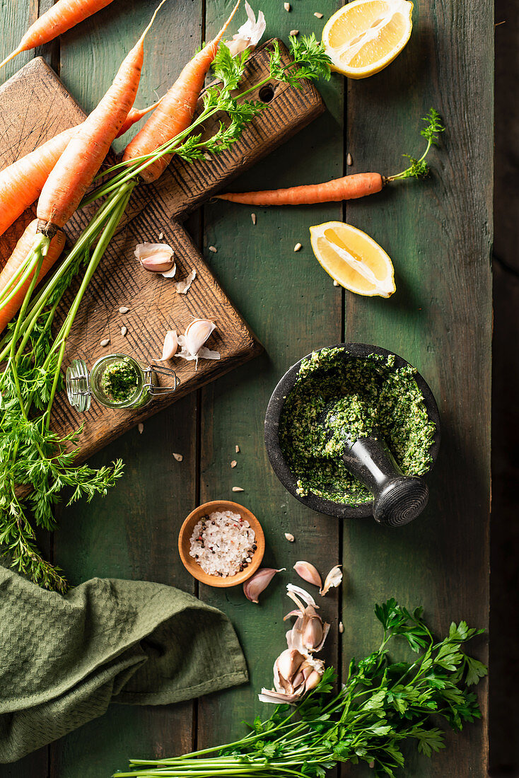 Pesto aus Karottengrün