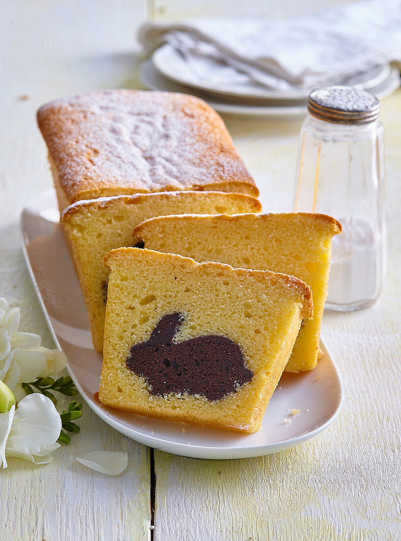 Kastenkuchen mit Hasenmotiv zu Ostern