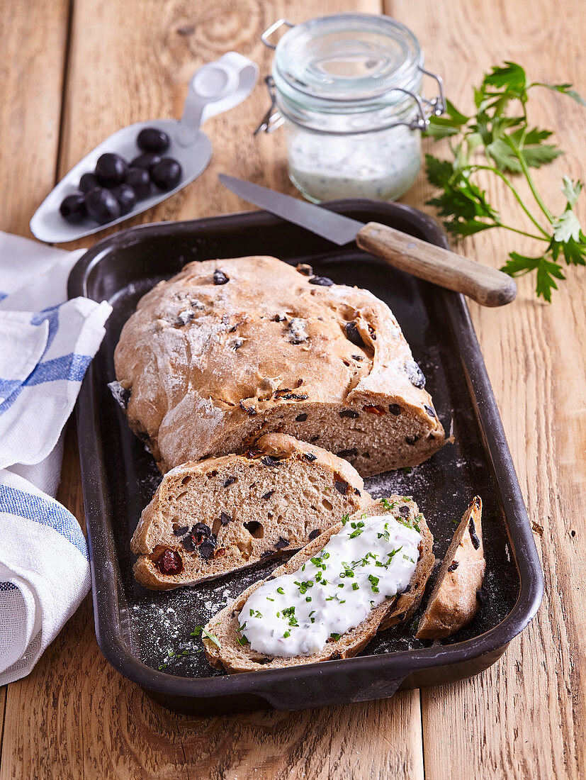 Dinkelbrot mit getrockneten Tomaten