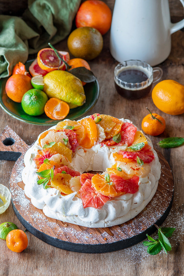 Pavlova mit Zitrusfrüchten