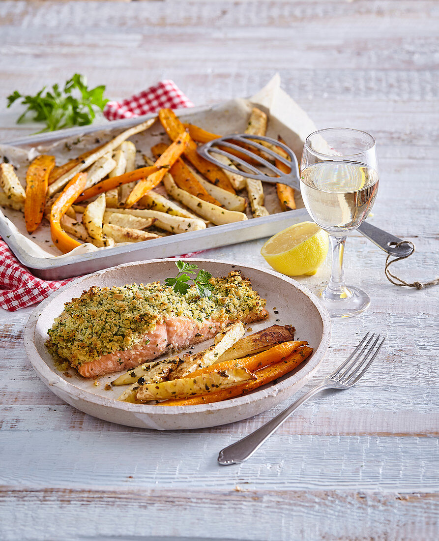 Vegetable fries with salmon