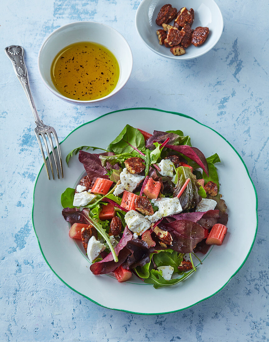 Rhubarb salad with goat cheese