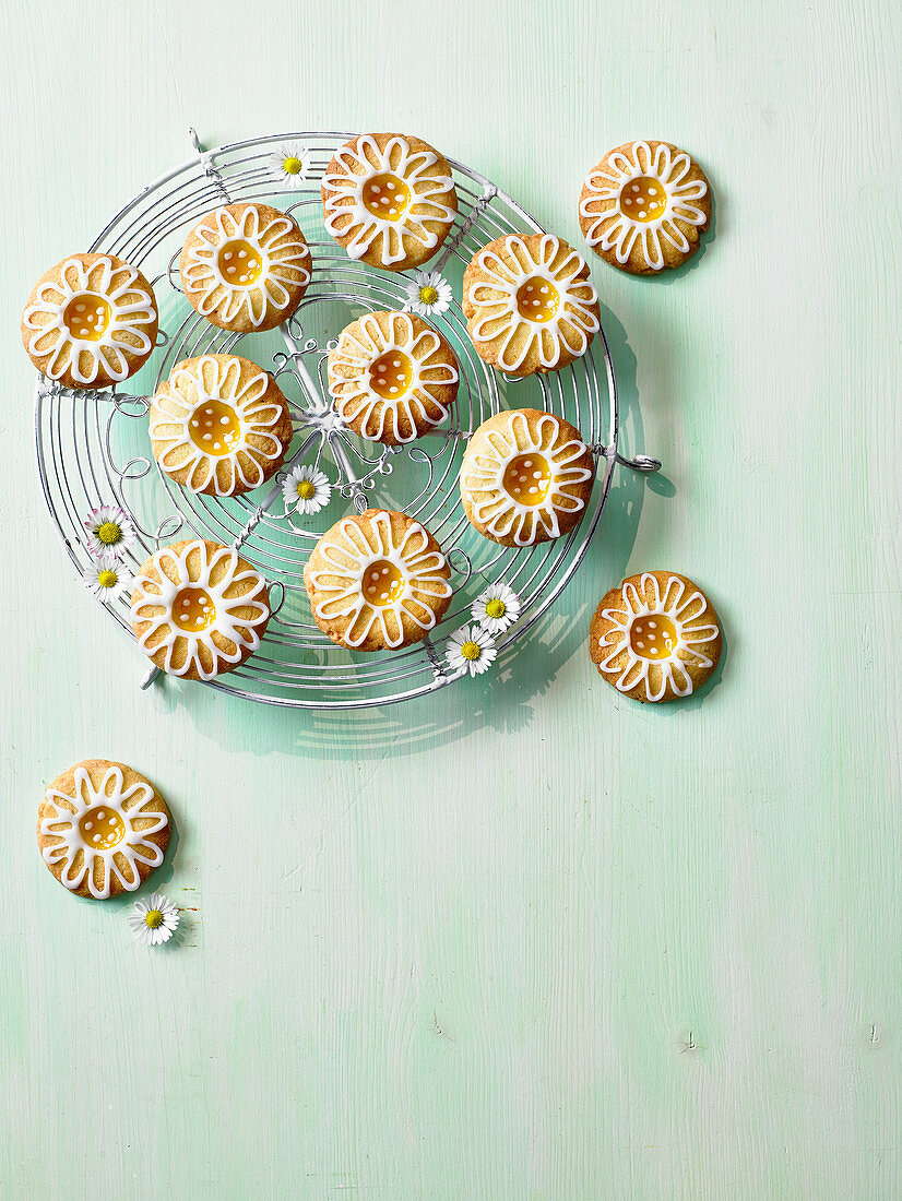 Thumbprint lemon daisy cookies