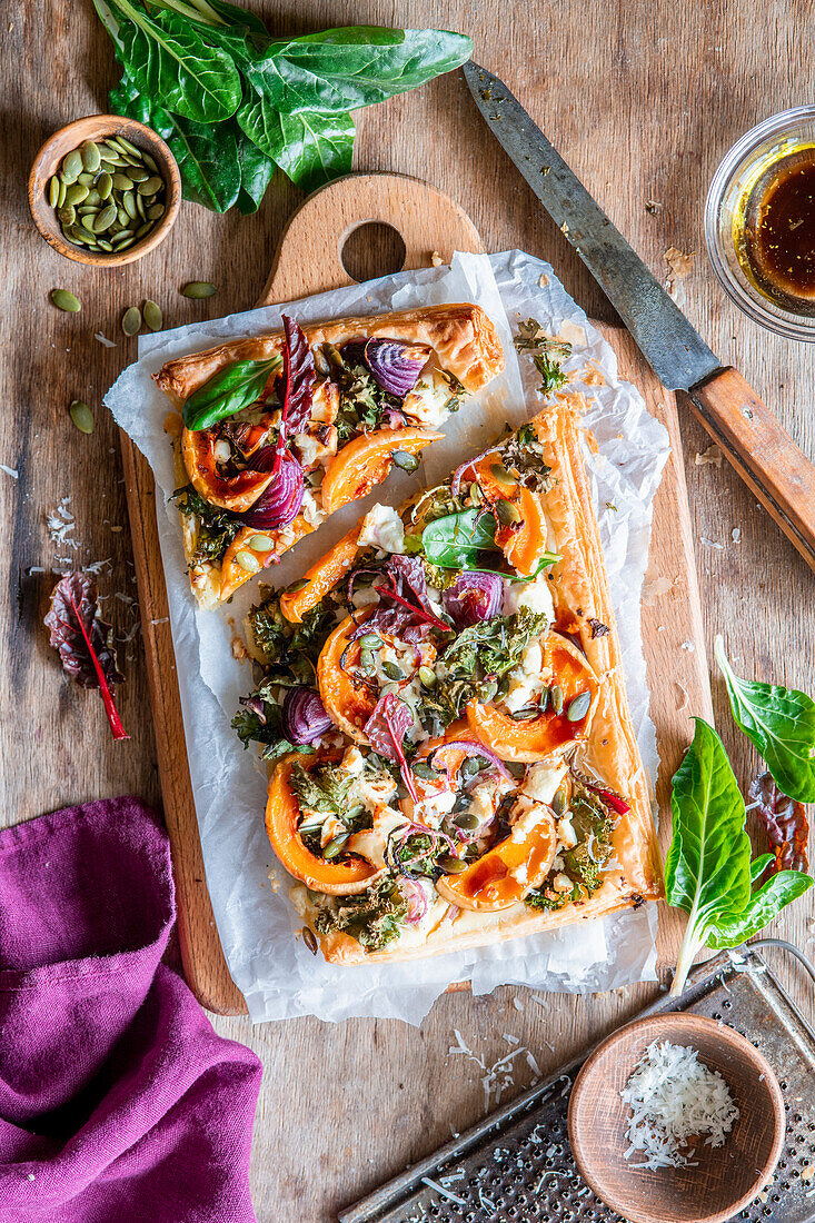 Pumpkin pie with kale and feta