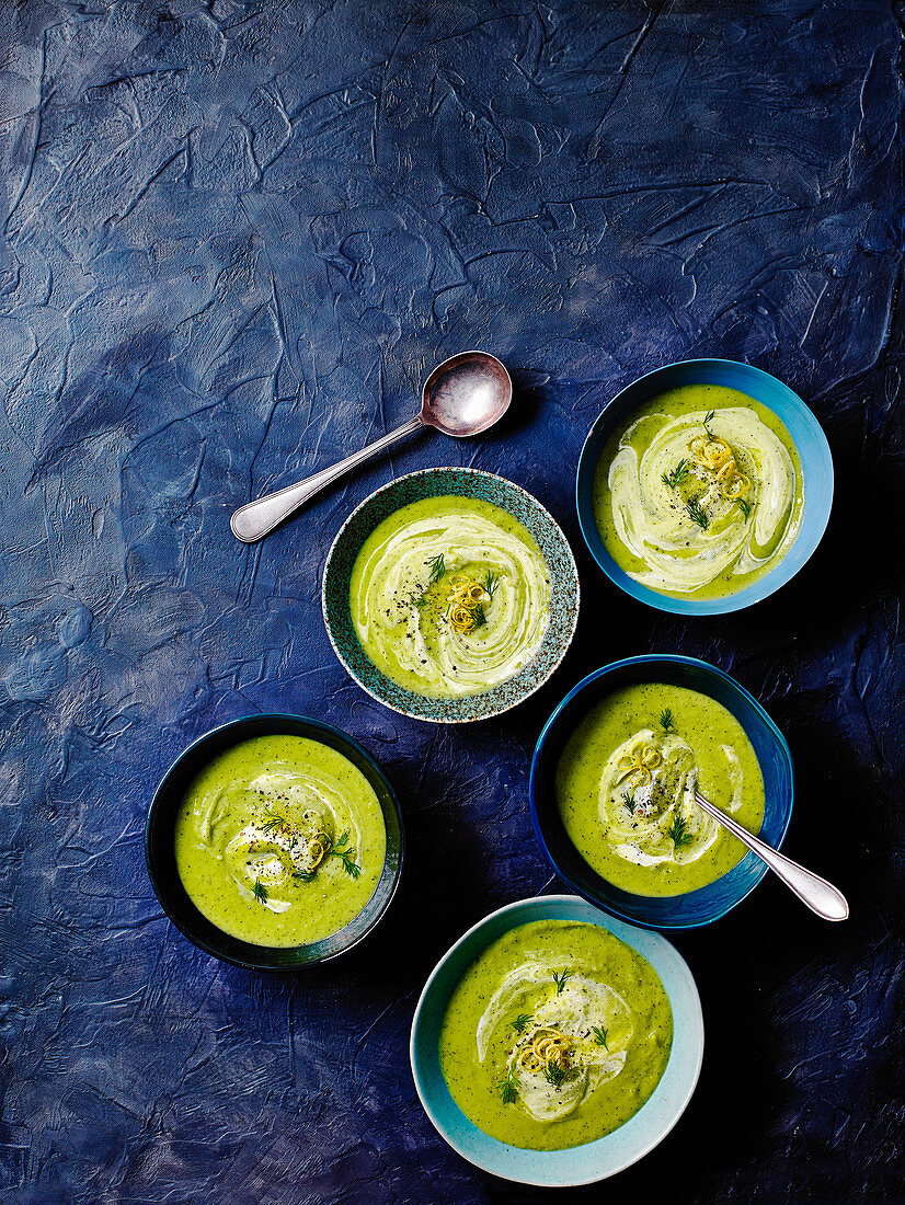 Courgette and pea soup with dill