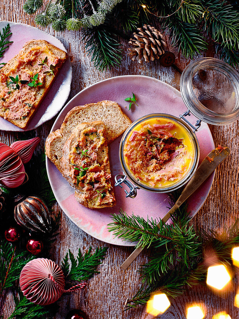 Schinken-Rillette mit Sodabrot (Weihnachten)