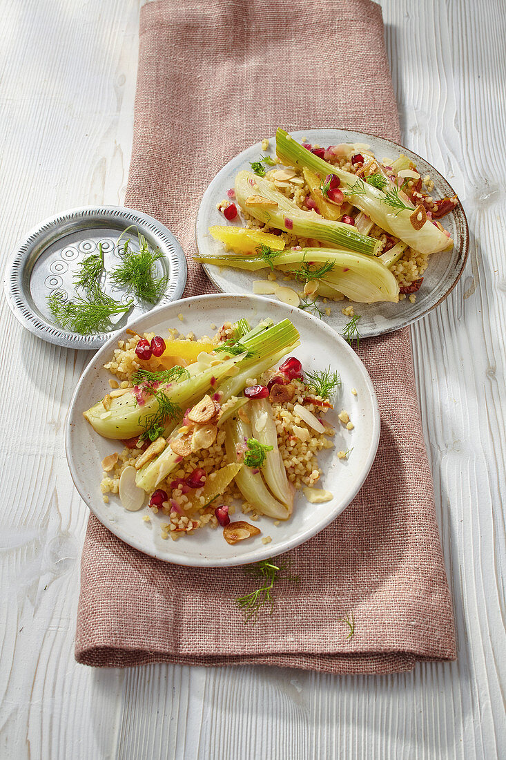 Orientalischer Fenchelsalat mit Bulgur und gerösteten Mandeln