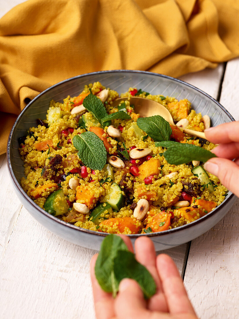 Oriental quinoa salad with sweet potatoes, almonds and mint