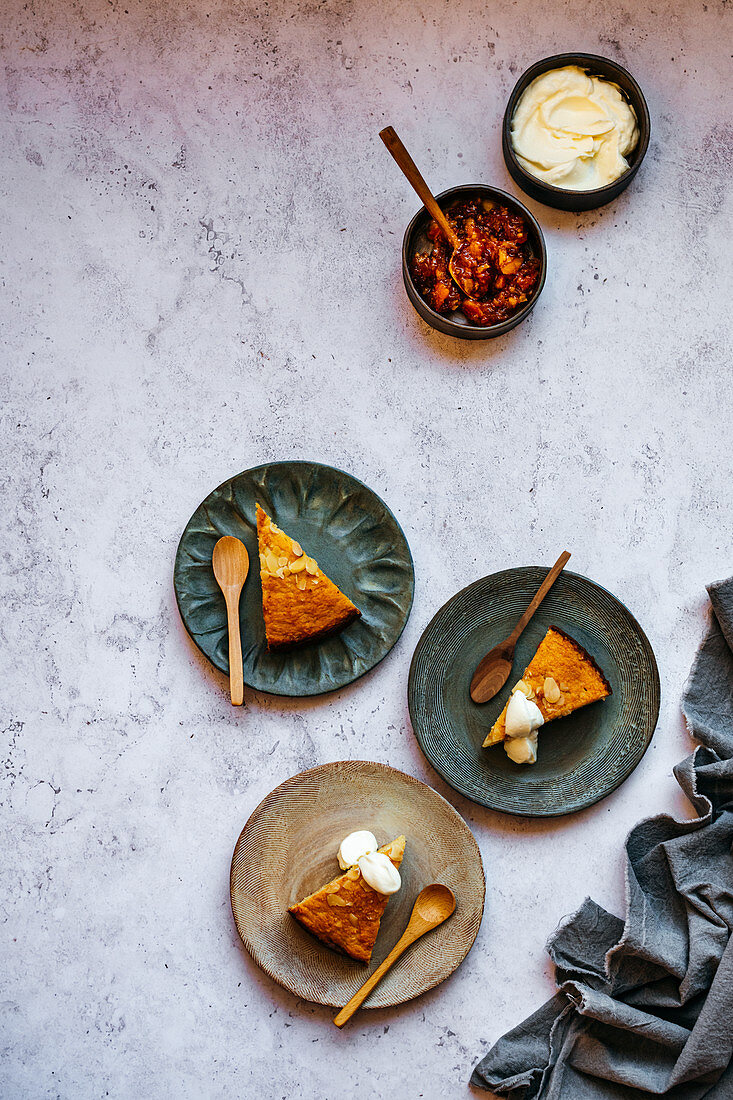 Marmelade and Ricotta Cake Slices with Yoghurt