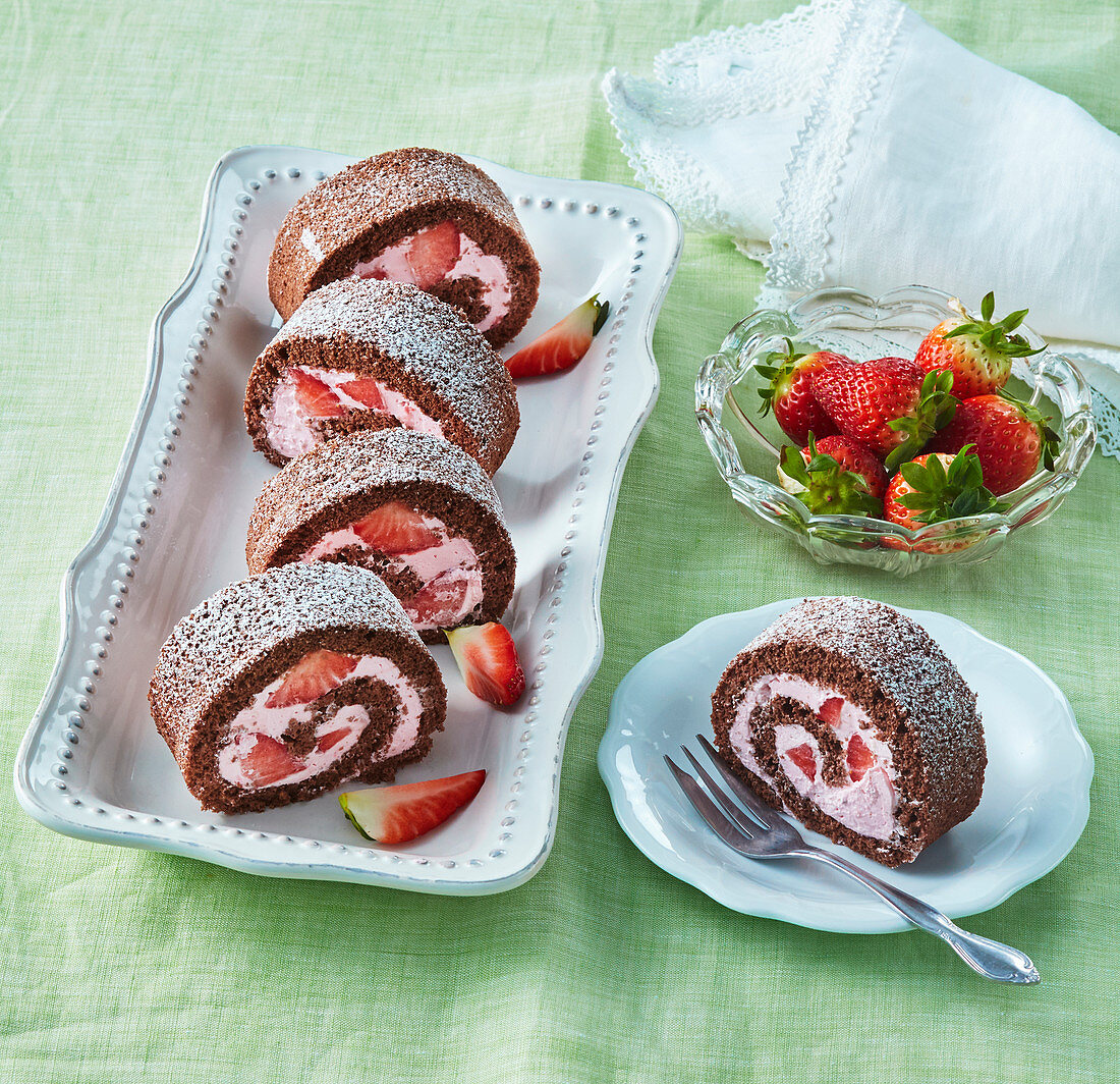 Chocolate roll with strawberries