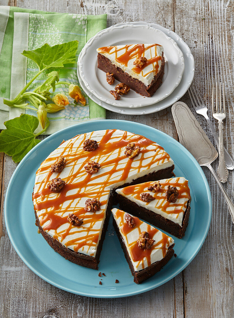 Schokoladen-Zucchini-Kuchen mit Walnüssen