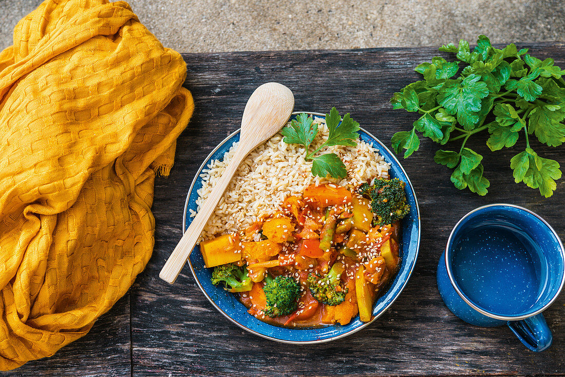 Veggie curry with brown rice