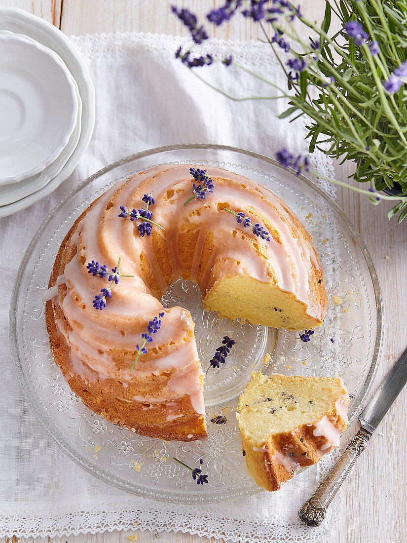 Lavendel Bundt Cake