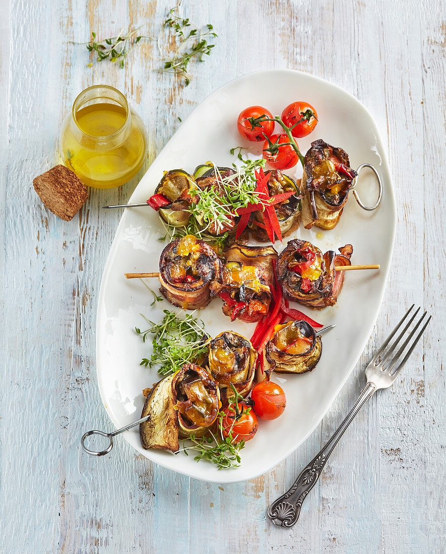 Filled salad with baked cherry tomatoes