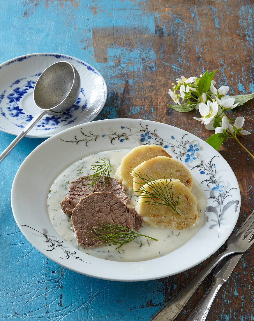 Dill sauce with boiled beef filet