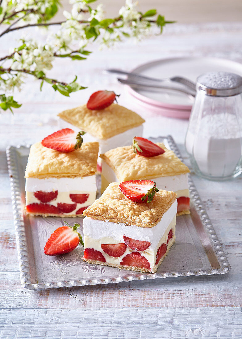 Cream slices with strawberries