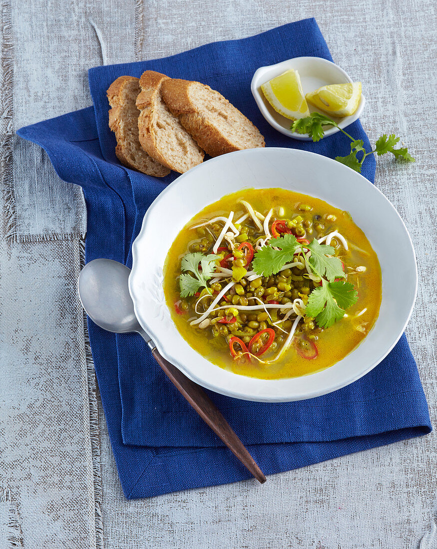 Soup with mungo beans