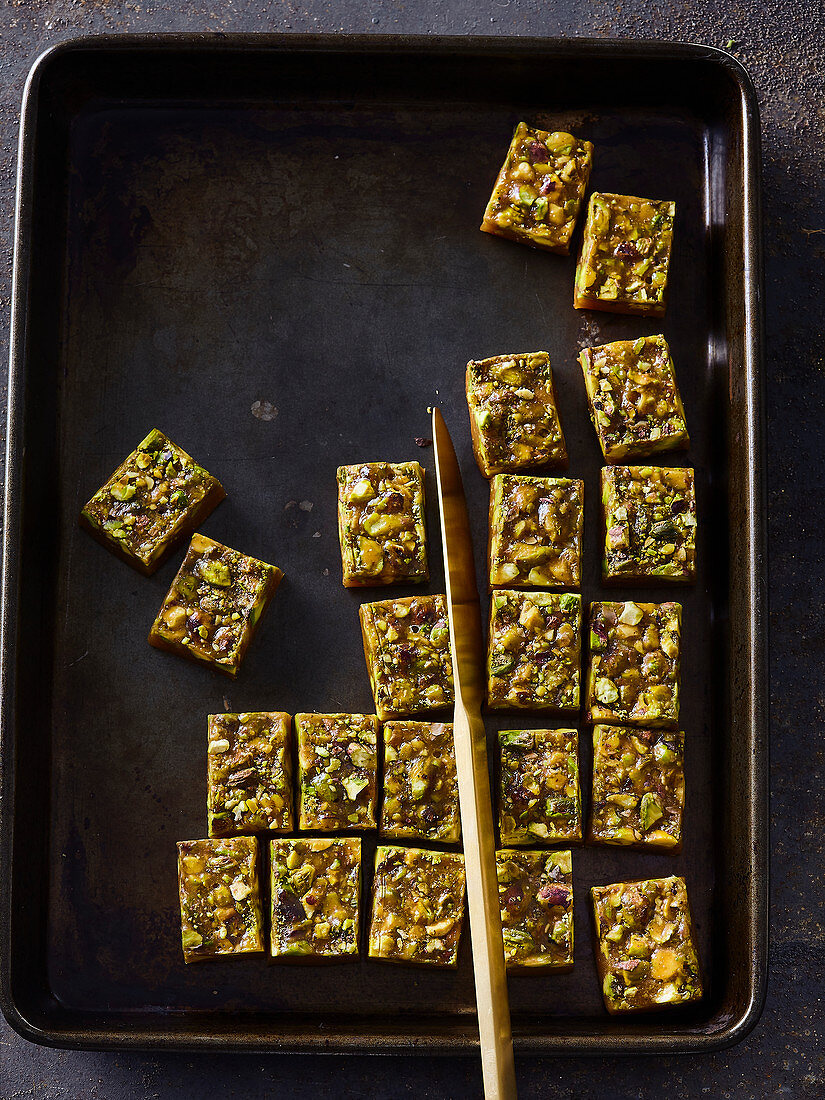 Toffee candies with pistacchios