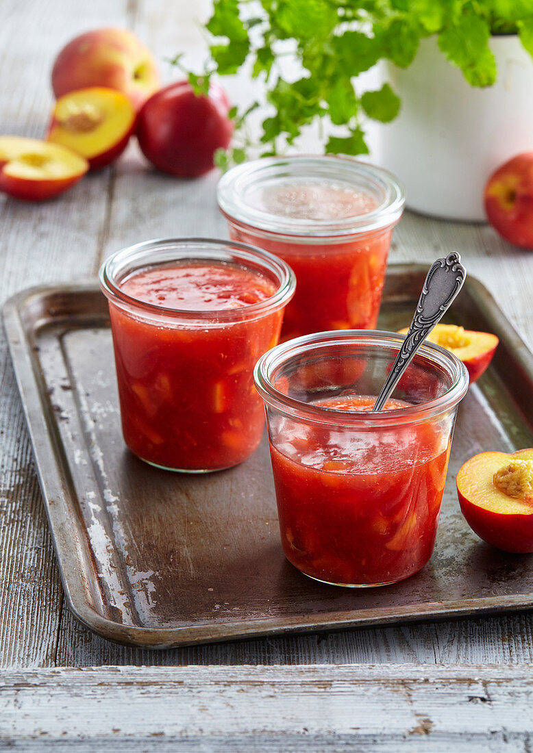 Nektarinenmarmelade mit Ingwer und Honig