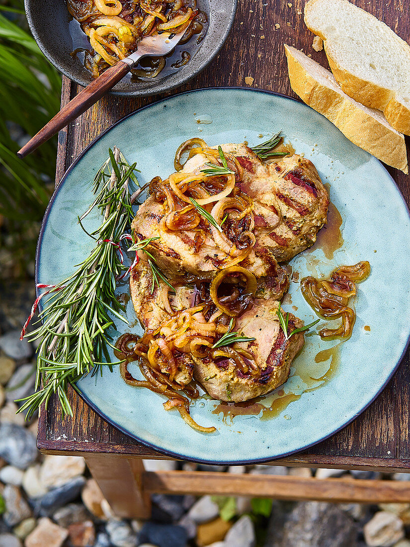 Grilled pork neck with caramelized onion