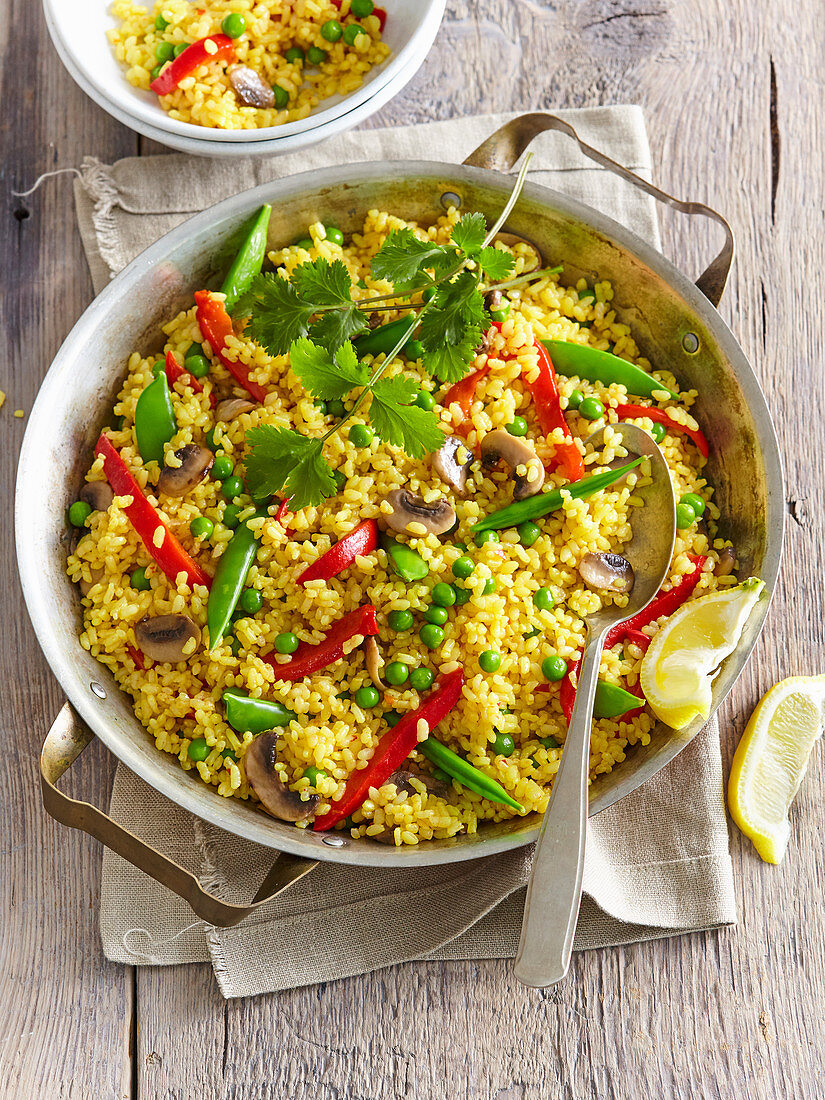 Pea paella for vegetarian