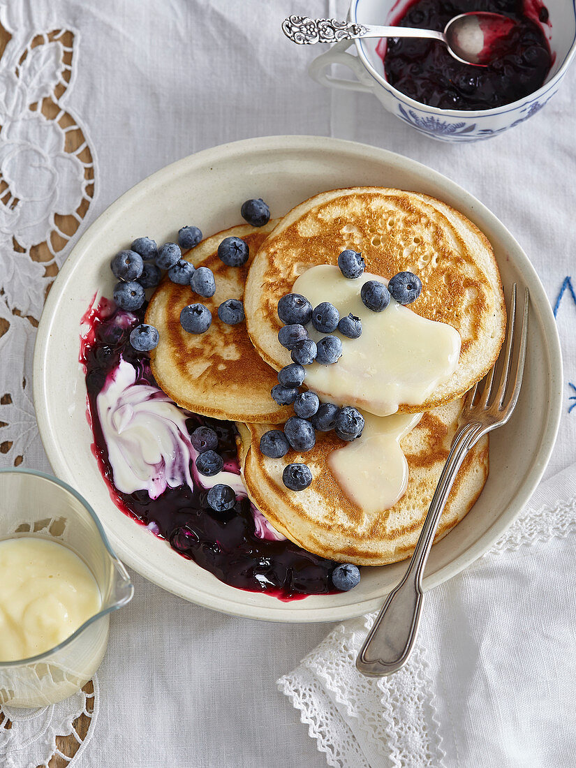 Pancakes with vanilla and blueberry sauce