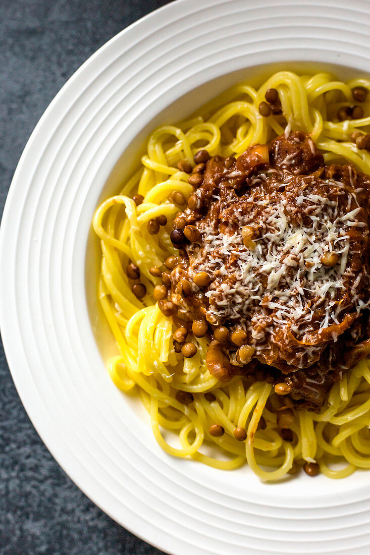 Pasta mit Linsen-Bolognese