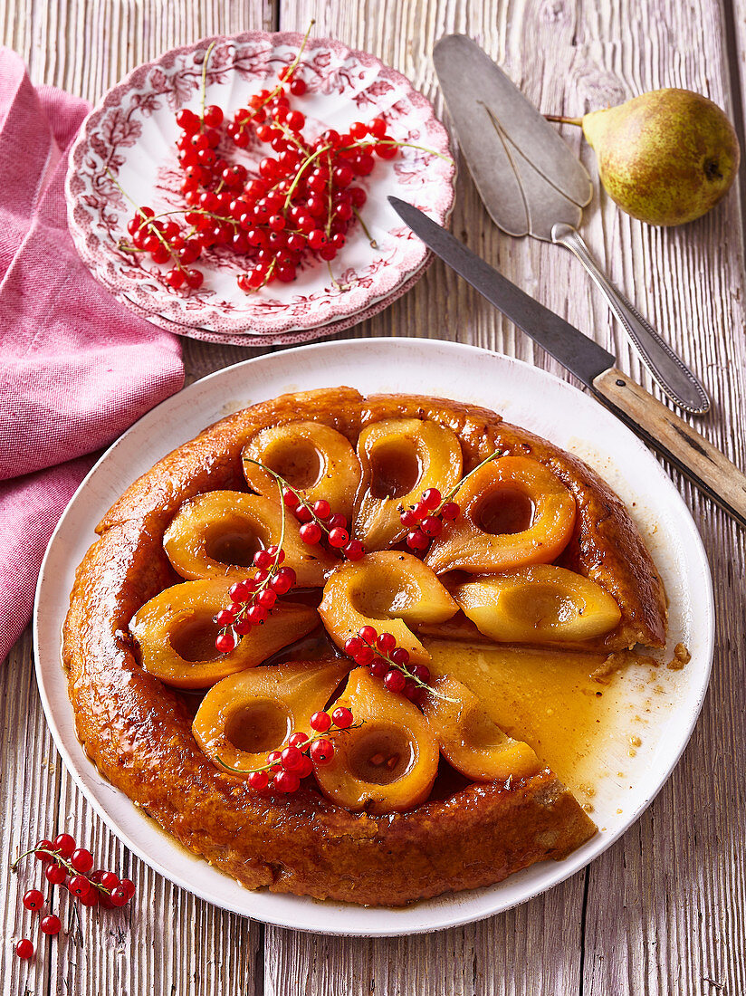 Gestürzter Birnenkuchen