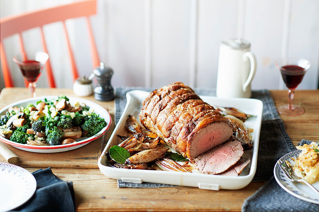 Roast beef with red wine and banana shallots